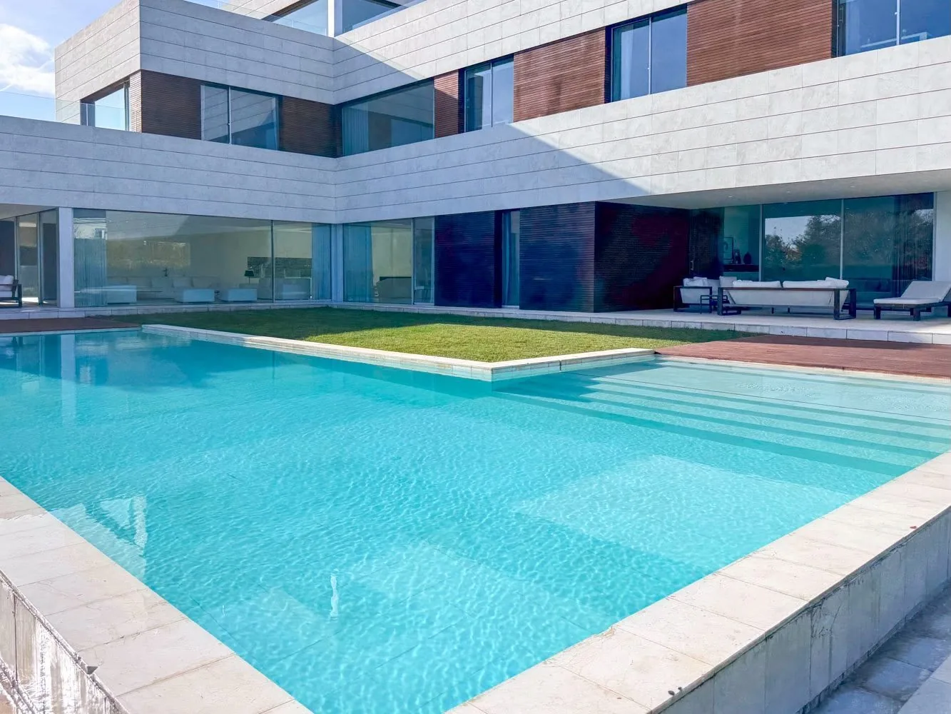 Villa de lujo con piscina y jardín, propiedad de la cartera de Évora