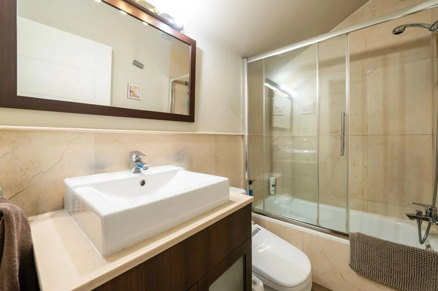 Chalet familiar con jardín y piscina en El Encinar de la Moraleja — foto 7