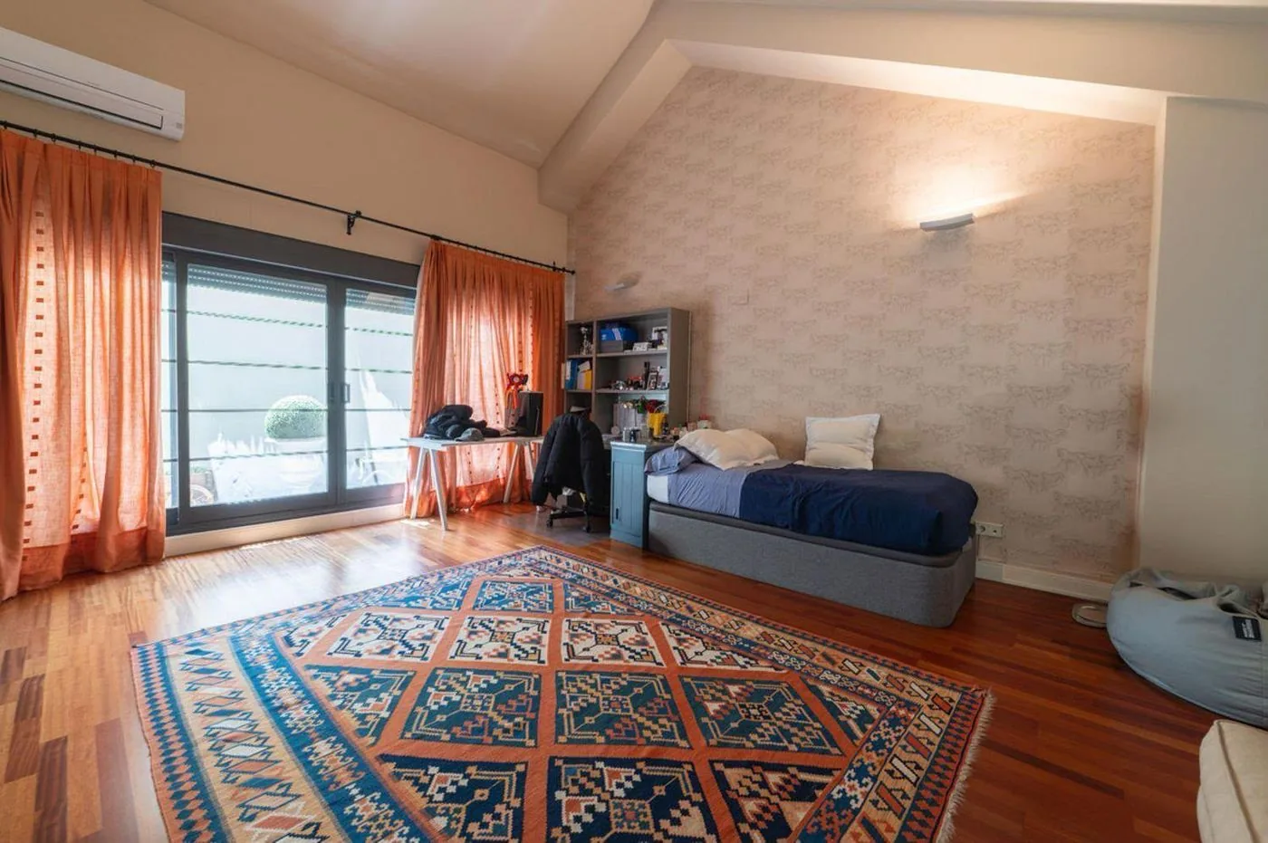 Chalet familiar con jardín y piscina en El Encinar de la Moraleja — foto 9