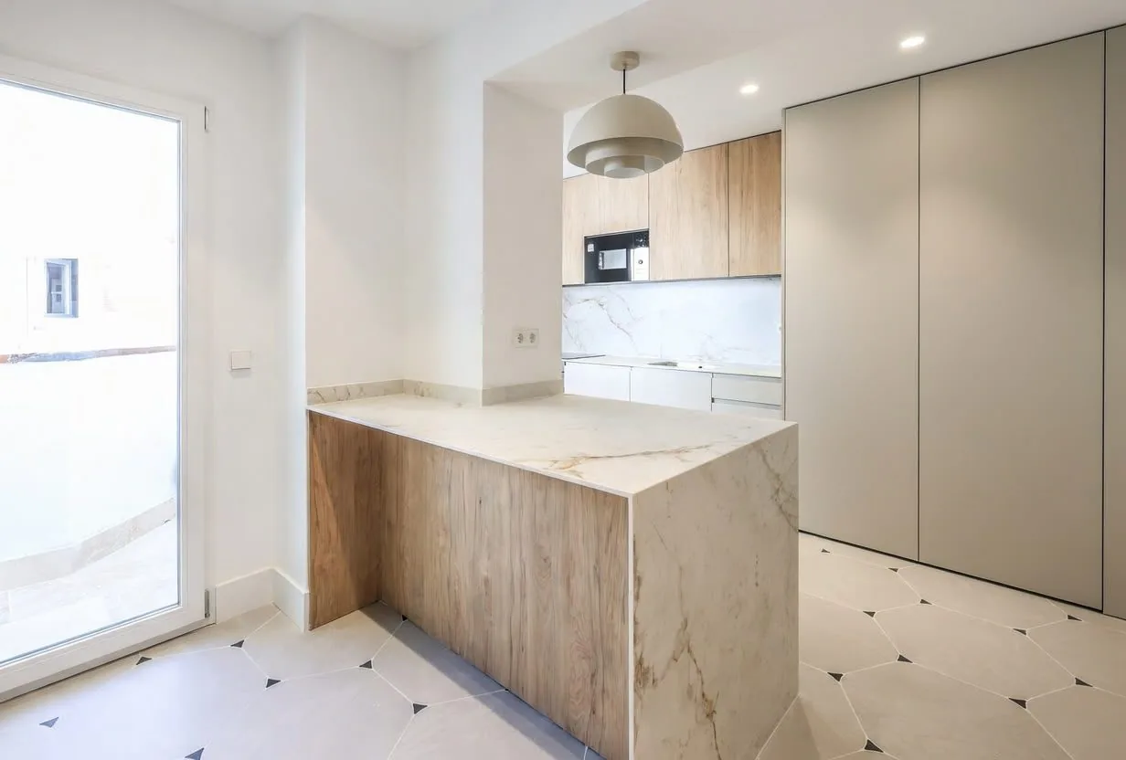 Piso con terraza y garaje en Argüelles — foto 3
