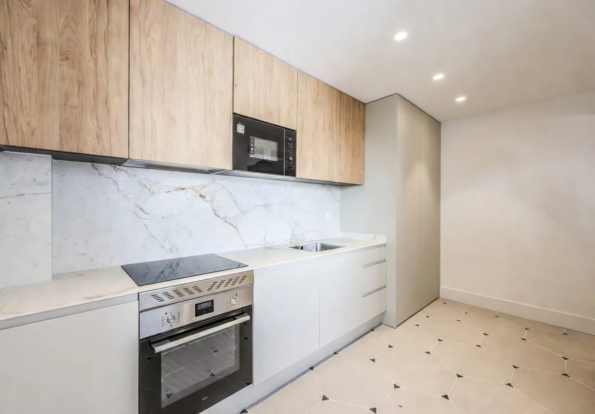 Piso con terraza y garaje en Argüelles — foto 6