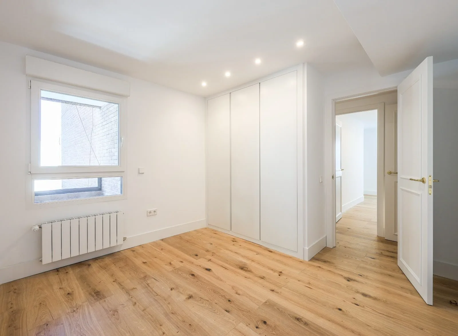Piso con terraza y garaje en Argüelles — foto 8