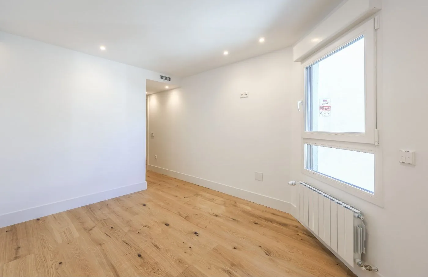 Piso con terraza y garaje en Argüelles — foto 10