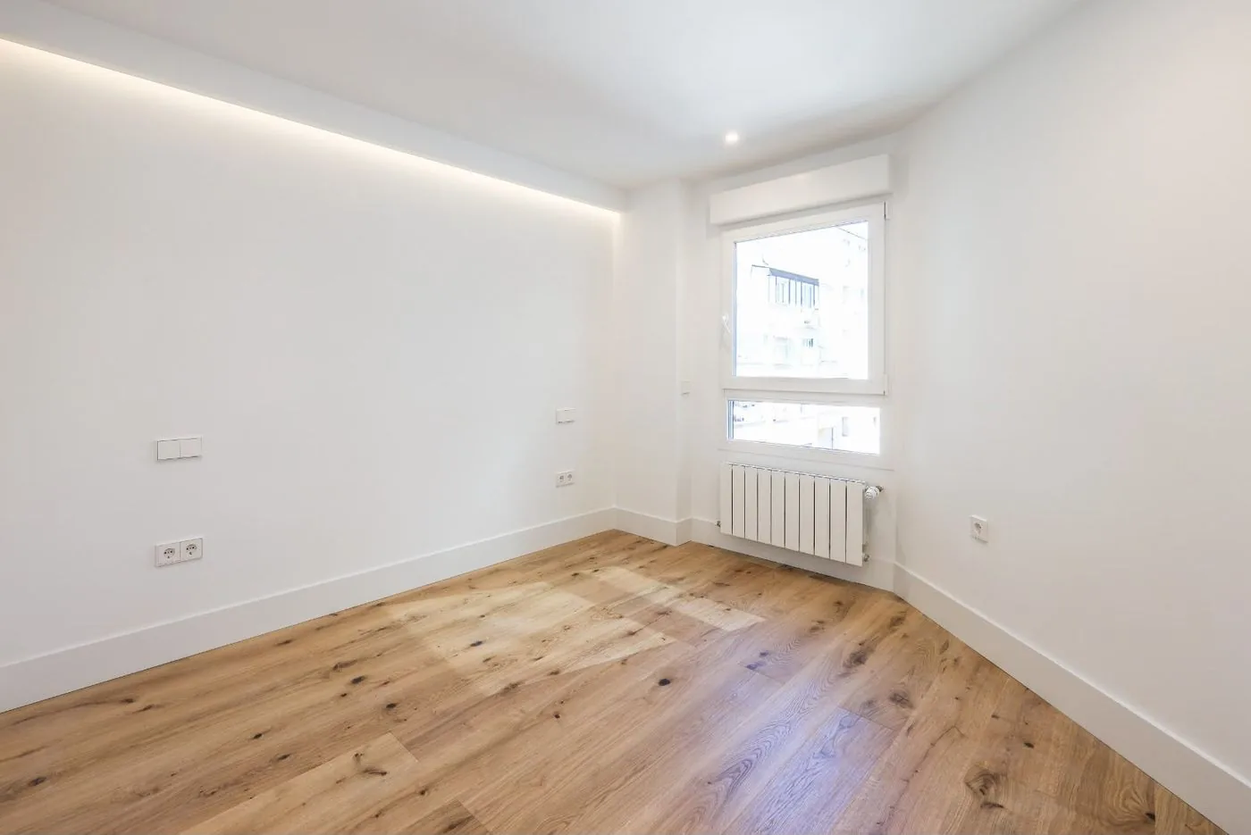 Piso con terraza y garaje en Argüelles — foto 12