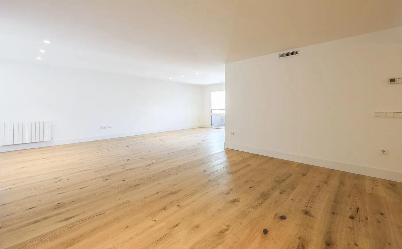 Piso con terraza y garaje en Argüelles — foto 14
