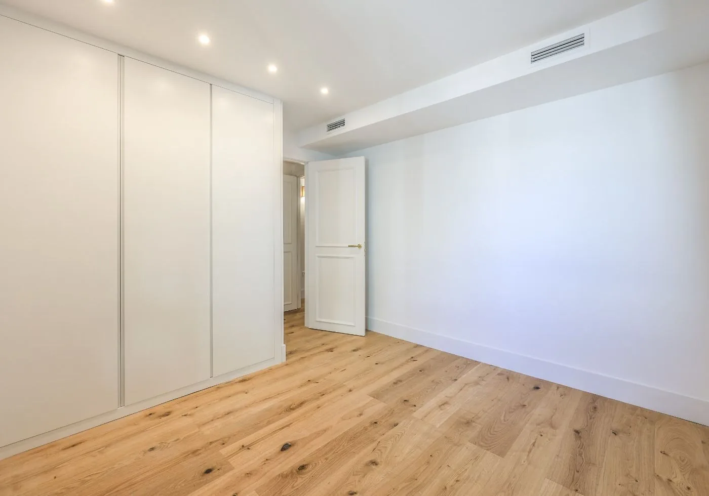 Piso con terraza y garaje en Argüelles — foto 17